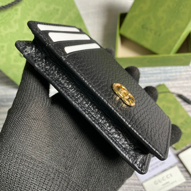 Handle and strap detail of modern signature women's handbag – women's luxury accessory