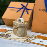  shopper bag close-up of hardware and finish