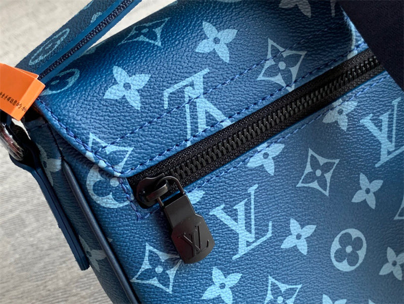  modern everyday bag detail view showing craftsmanship 8