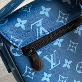  modern everyday bag detail view showing craftsmanship 8