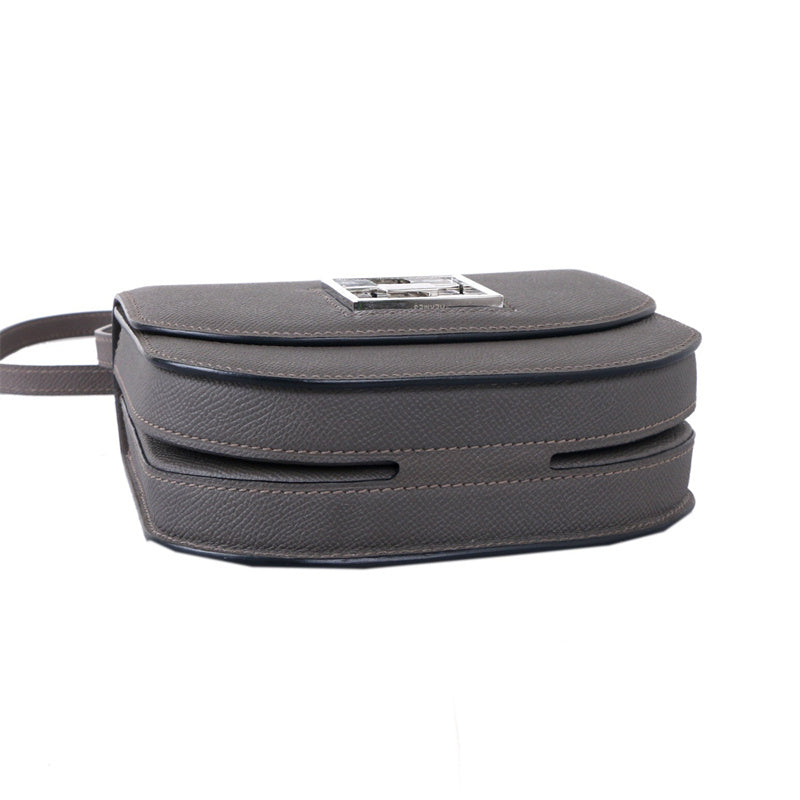 Fluid handbag styled for everyday wear
