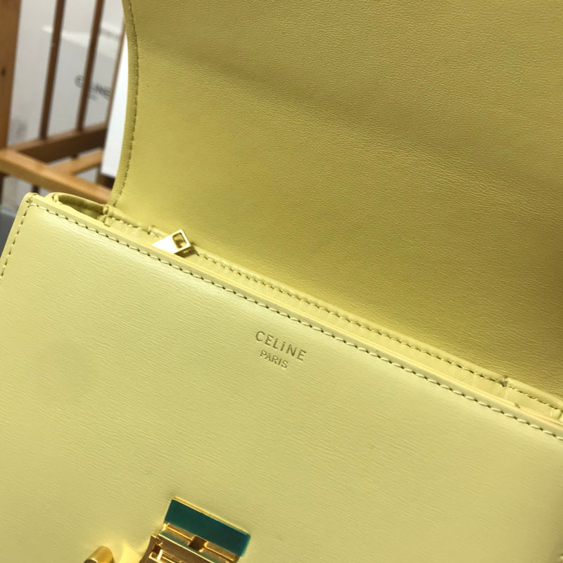 Handle and strap detail of structured chic women's handbag – women's everyday handbag