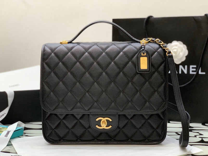  women's handbag, spacious design, view 2