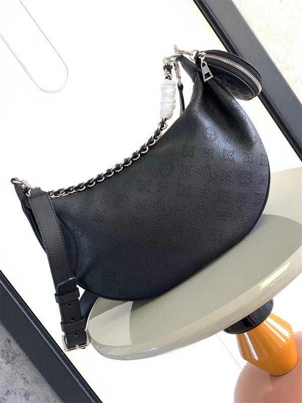  signature everyday bag styled with outfit 30