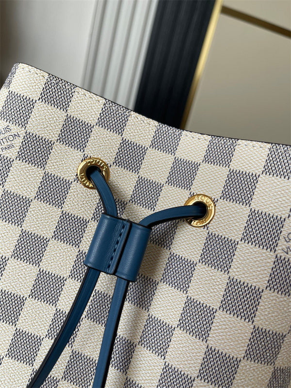  Elegant carryall bag front view 25