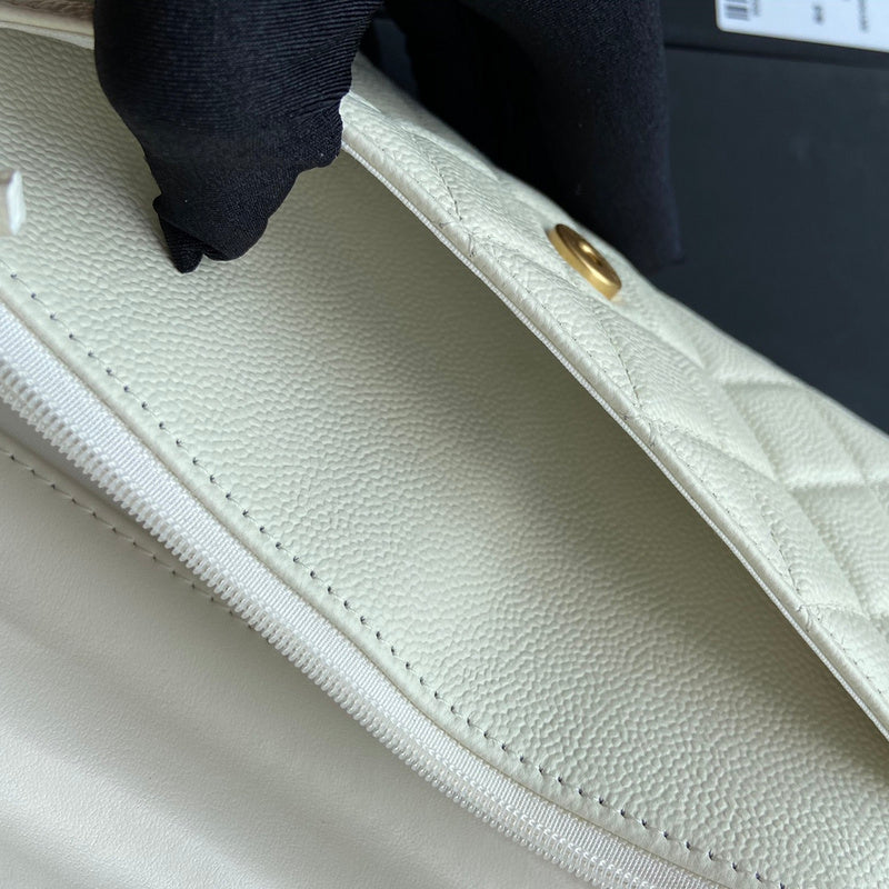 Zivas Charm Effortless Sophistication Designer Handbag (Effortless Style Upgrade) – Close-Up Detail