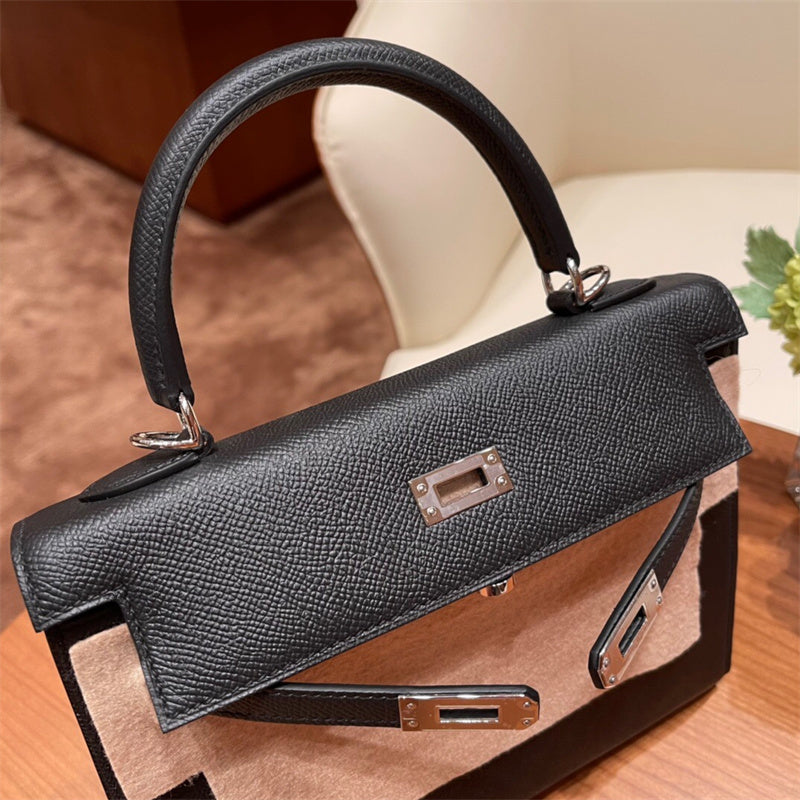  everyday bag interior and compartment view