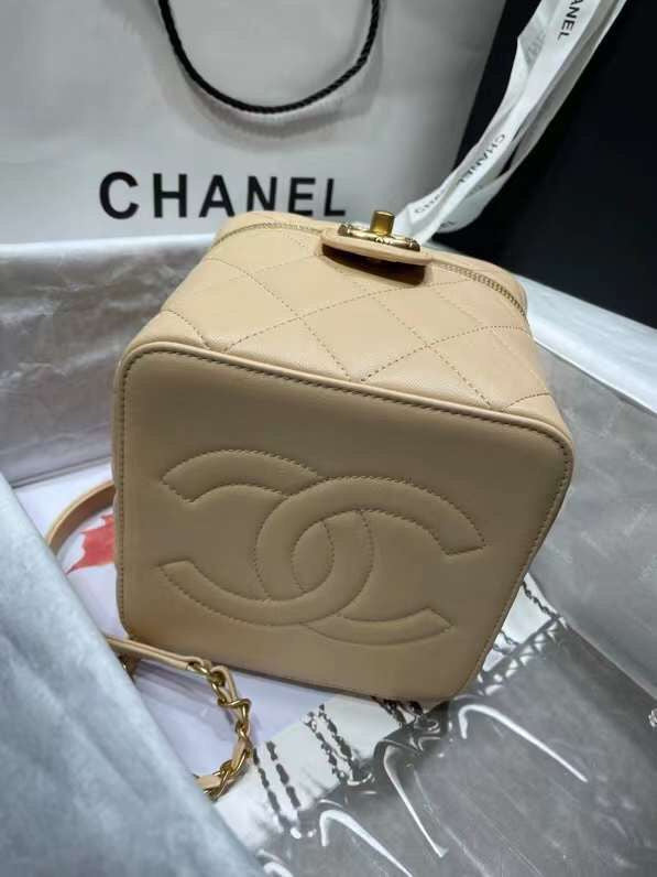  women's handbag, versatile design, view 3