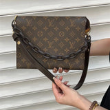  statement tote bag styled with outfit 12