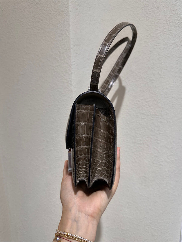  structured bag interior and compartment view 9