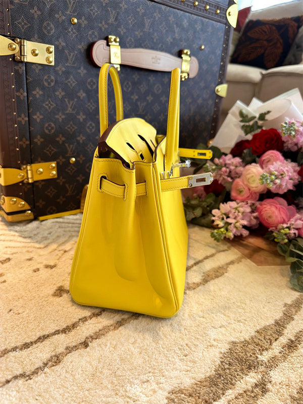 Sophisticated bag women's premium everyday handbag