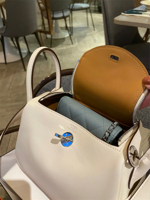  streamlined everyday bag styled with outfit