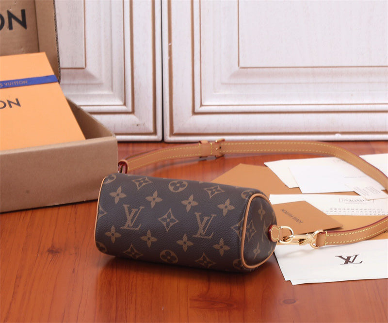  tote bag interior and compartment view 9