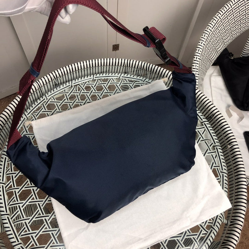 Handle and strap detail of modern refined women's handbag – women's premium purse
