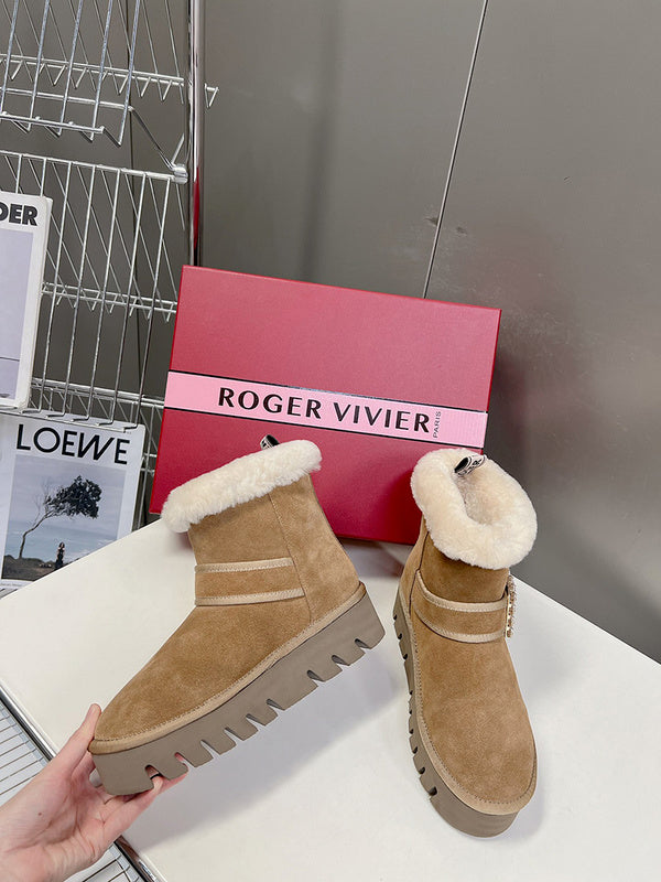 Close-up detail view of Roger Vivier luxury piece style No.077