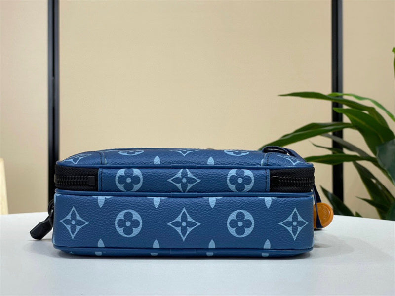  crossbody bag interior and compartment view