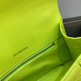 Effortless Vegan Leather Handbag - Understated Luxury Look | Women's Everyday Carry Handbag #557 - texture close-up (image 9) of designer-inspired handbag