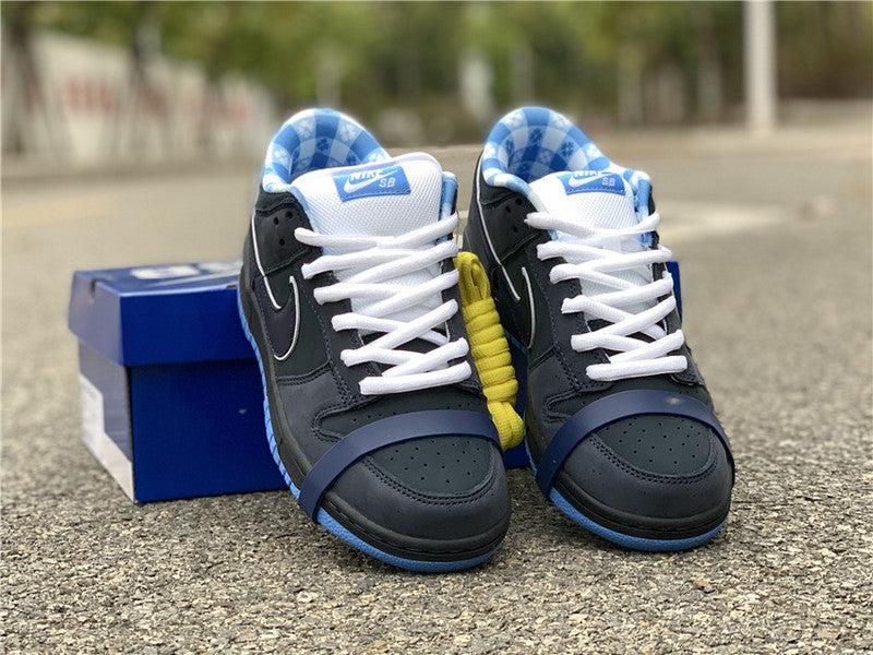 Nike Men's & Women's Premium Low-Top Trainers — Style 193 hardware detail