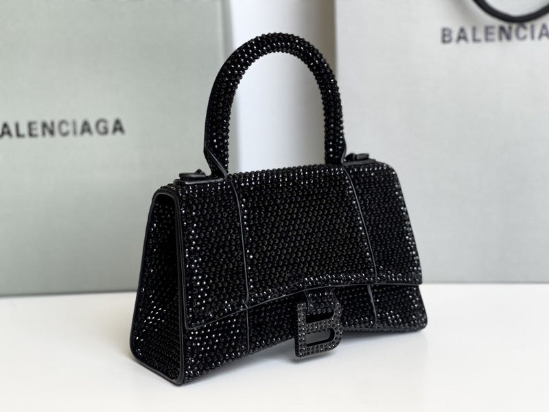 Zivas Charm Versatile Design Statement Handbag (Everyday Luxury Essential) – Close-Up Detail