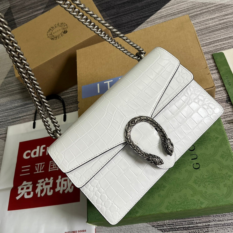 Handle and strap detail of classic elevated women's handbag – women's everyday handbag