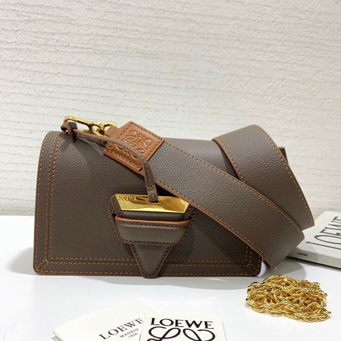 Ziva's Charm handbag – lifestyle view (24.5cm*15cm*9cm)