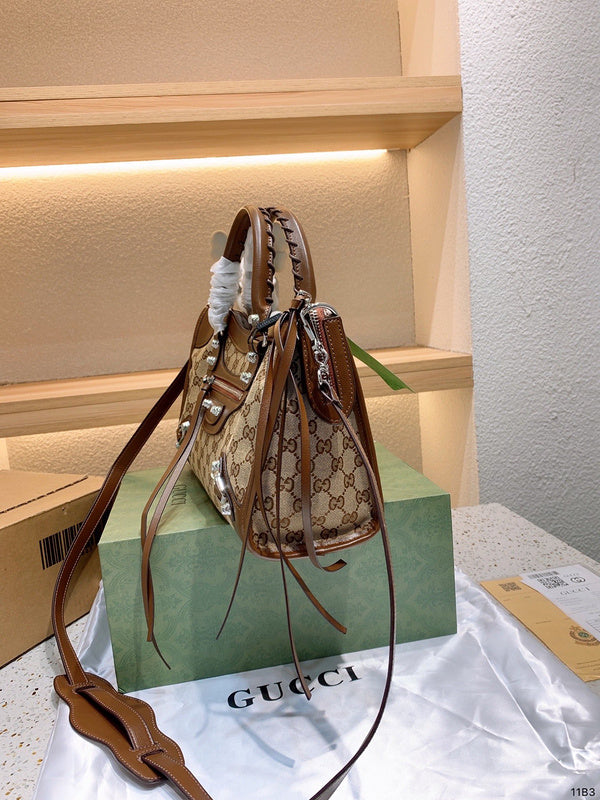 Ziva's Charm handbag – back view (one versatile size)