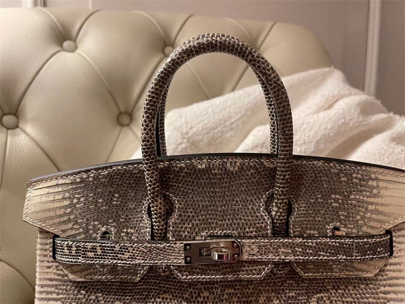  Effortless tote bag carried on shoulder 10