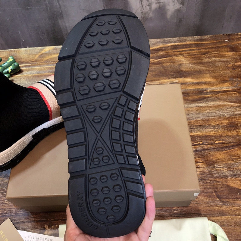 Burberry shoes Style 163 - logo and branding close-up