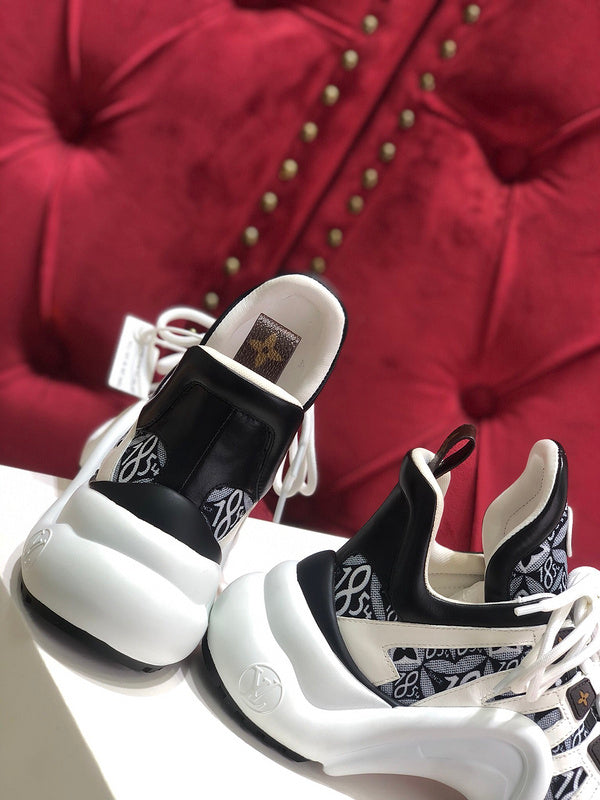 Louis Vuitton shoes Style 190 - top view showing design