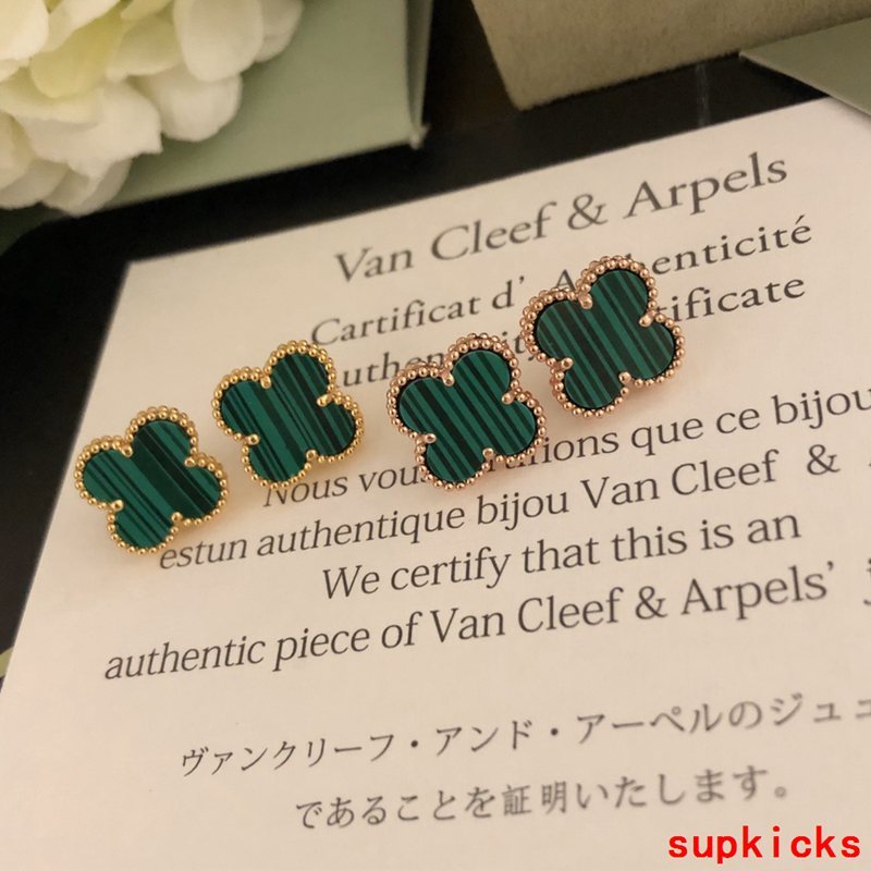 Close-up detail view of Van Cleef & Arpels unisex jewelry piece