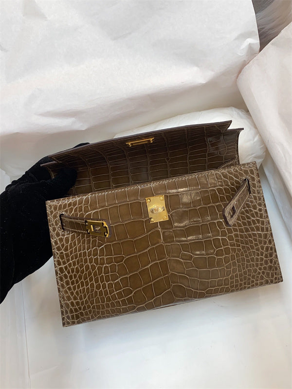  Polished carryall bag front view 43