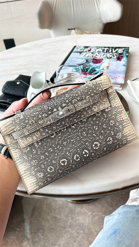  Signature tote bag front view 13