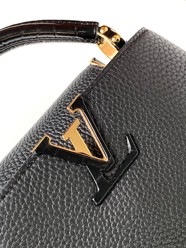  essential everyday bag styled with outfit 36