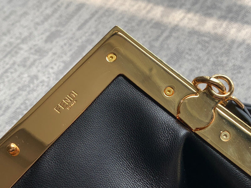 Ziva's Charm handbag – product shot (26cm*18cm*10cm)