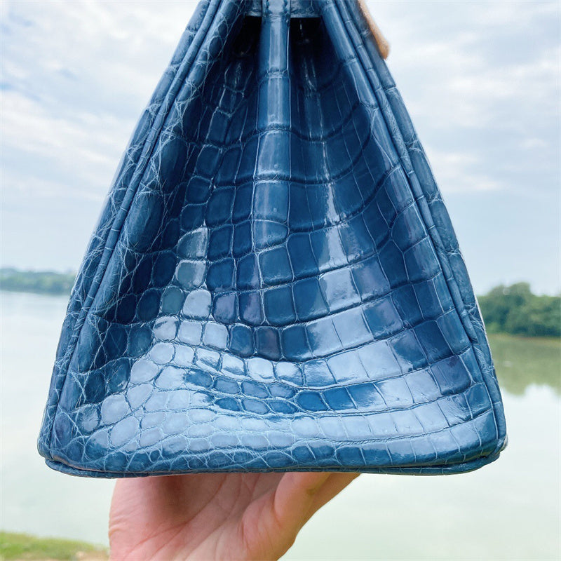  Modern carryall bag carried on shoulder