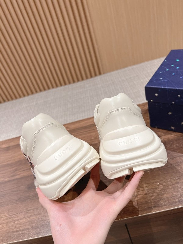 Gucci clean off-white luxury sneakers view 9 padded collar comfort