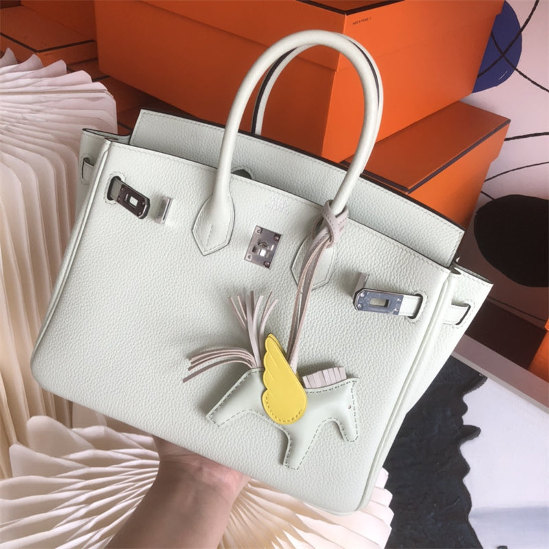  Tailored shoulder bag front view