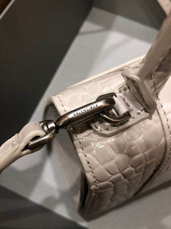 Zivas Charm Streamlined Design Statement Handbag (Refined Practical Design) – Interior View