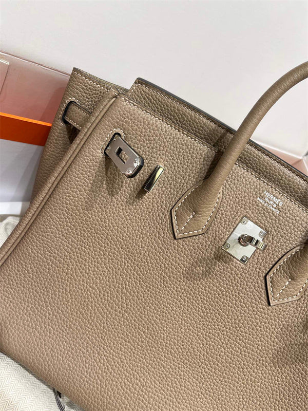  shoulder bag close-up of hardware and finish 17