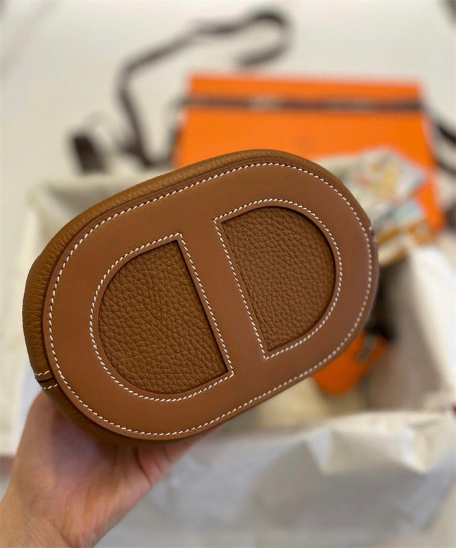  graceful structured bag detail view showing craftsmanship 14