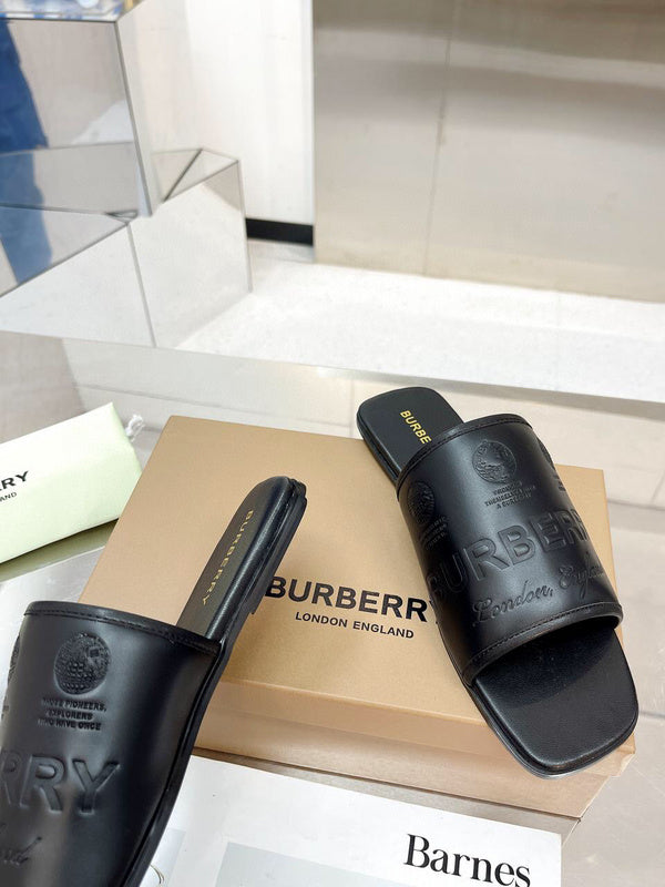 Burberry Camel Low-Top Sneakers - Toe Detail View