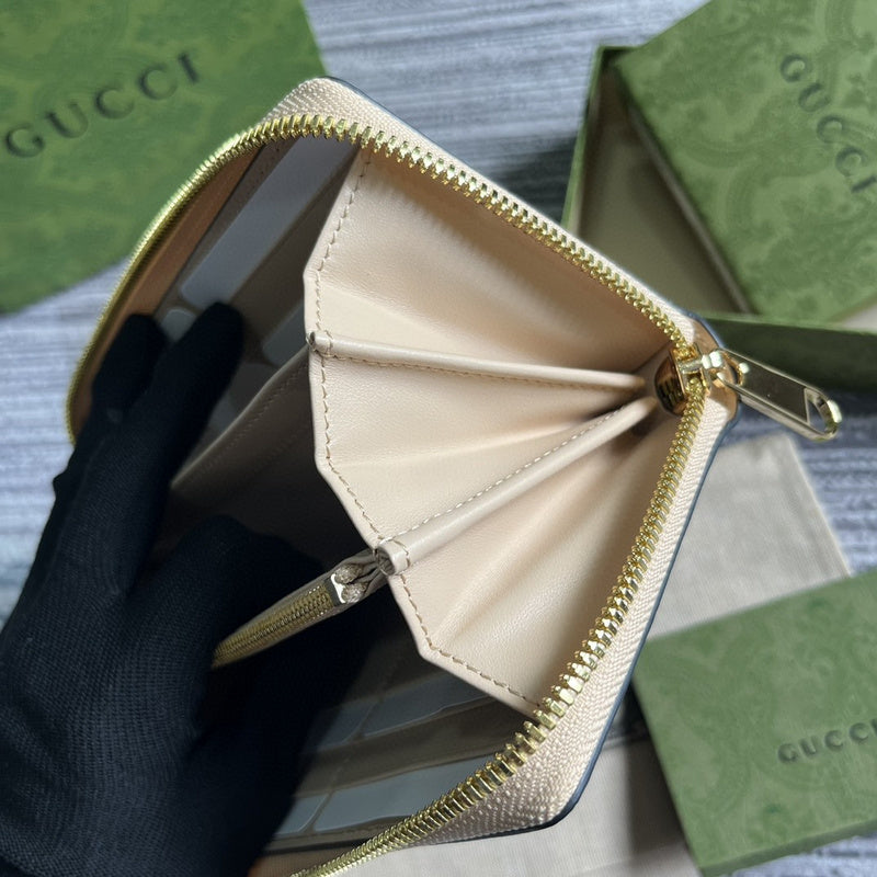 Close-up detail of premium chic women's handbag – women's designer-style accessory