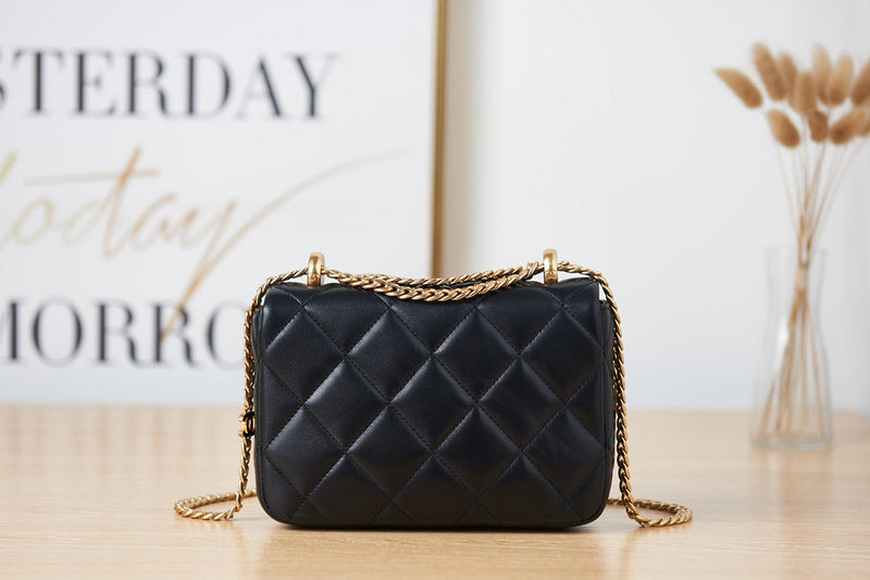  women's handbag, versatile design, view 4