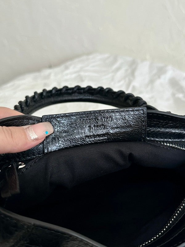 Zivas Charm Chic Craftsmanship Statement Handbag (Elevated Daily Companion) – Detail View