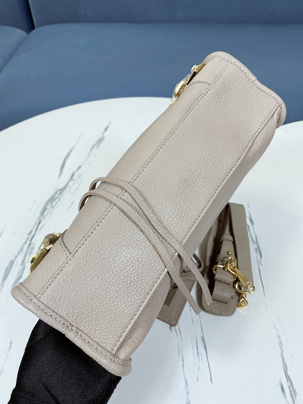 Zivas Charm Understated Luxury Fashion Handbag (Refined Modern Silhouette) – Styled Look
