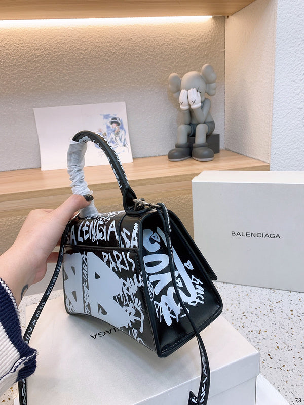 Ziva's Charm handbag – back view (one versatile size)