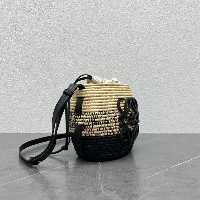 Ziva's Charm handbag – detail view (18cm*16cm*12cm)