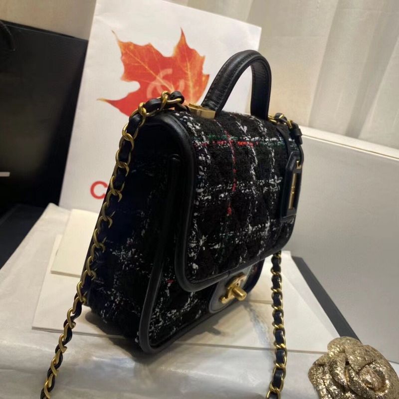 Zivas Charm Effortless Sophistication Designer Handbag (Statement-Ready Design) – Styled Look