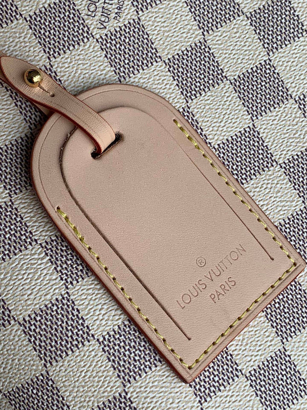 Close-up detail of classic everyday-luxe women's handbag – women's everyday handbag