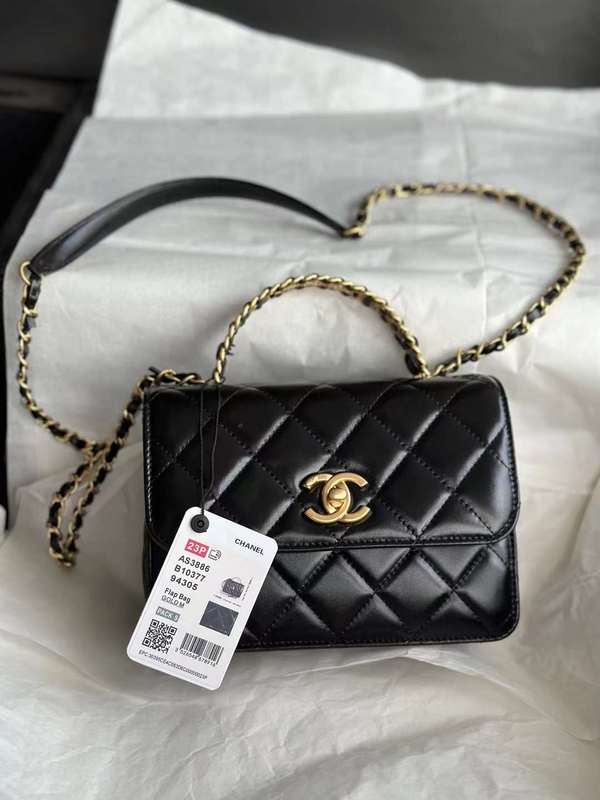 Zivas Charm Chic Craftsmanship Luxury Handbag (Elevated Accessory Essential) – Interior View